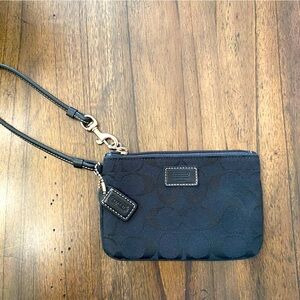 Coach wristlet black